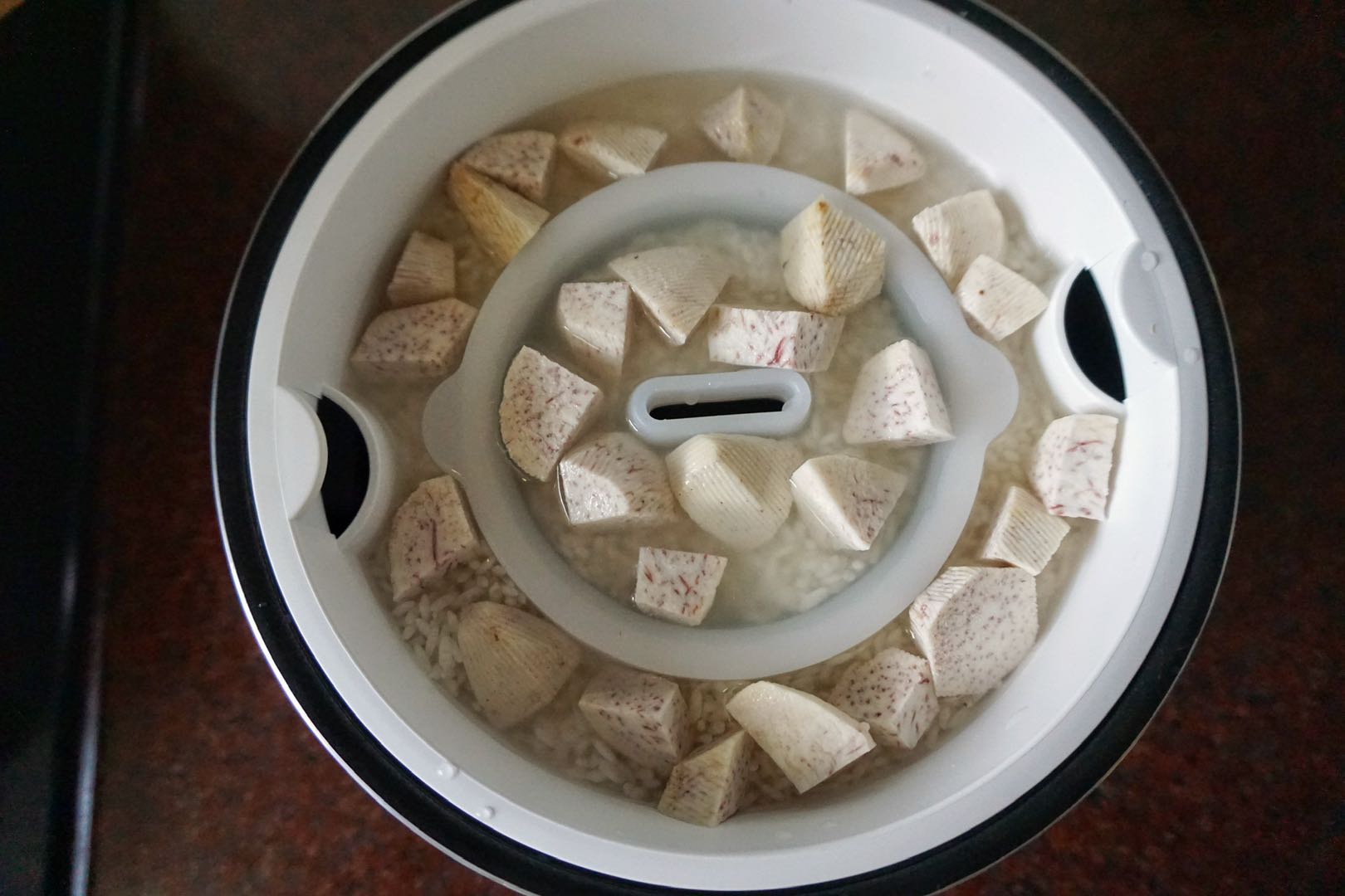 腊味煲仔饭美味飘香,腊味煲仔饭口味