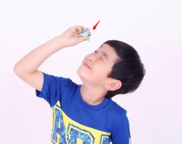 502胶水误当眼药水,错把502的胶水当眼药水