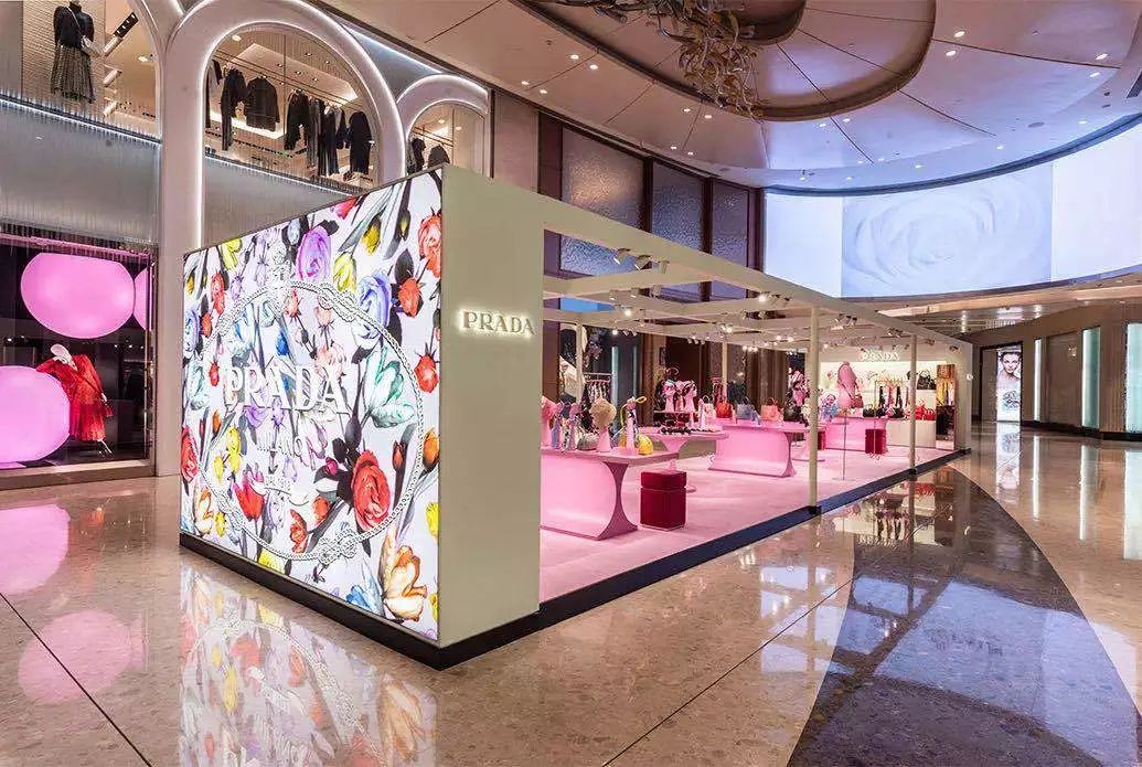 prada目前最火的包,prada复古包