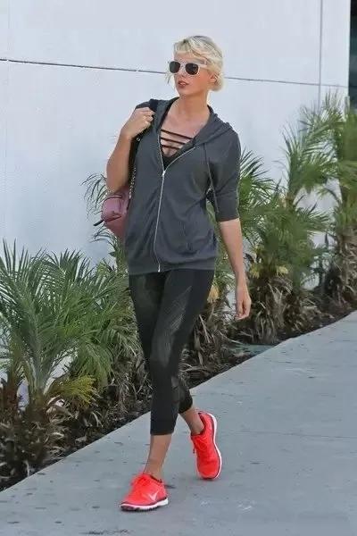 让泰勒斯威夫特的搭配更有既视感 (泰勒斯威夫特夏季日常穿搭)