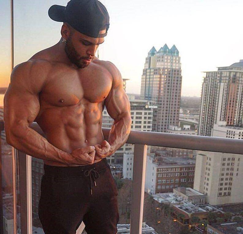 胸肌不对称用哑铃怎么卧推,一对哑铃胸肌怎么练变饱满变厚