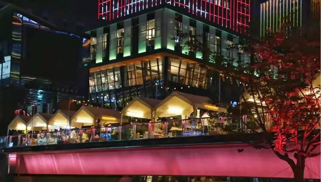 和奥运冠军杨倩合影,杨倩家乡观看奥运会