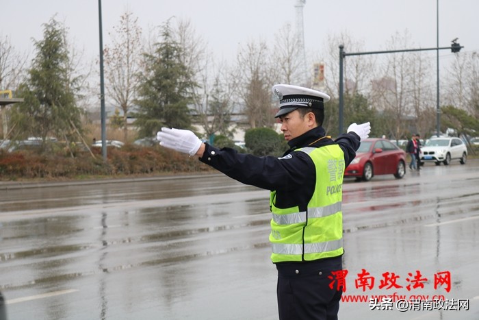 高新交警大队圆满完成2019年首场足球赛安保任务（图）