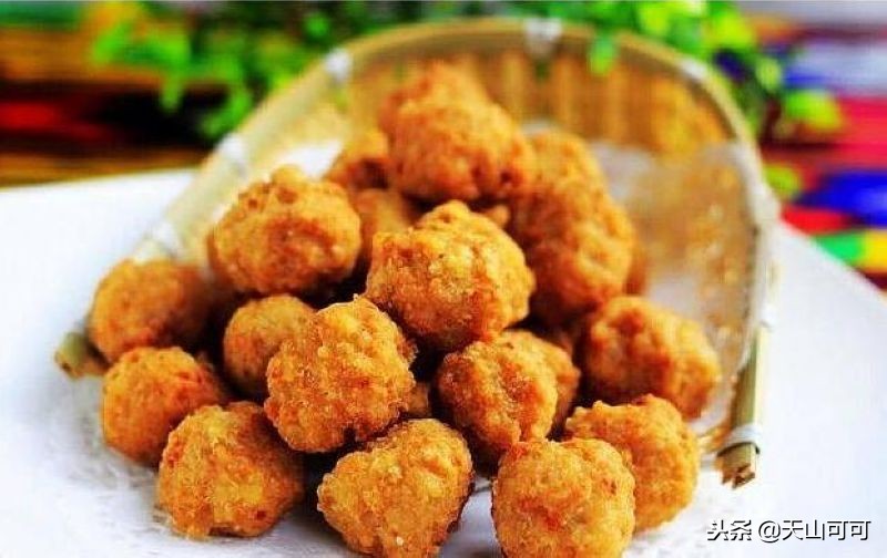 肉丸子汤的做法鲜嫩爽滑劲道十足,鲜嫩劲道的肉丸子做法