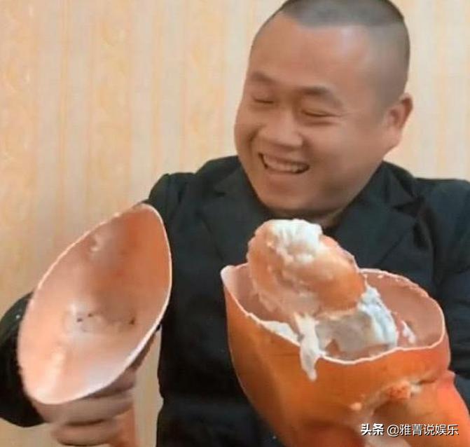 大哥花200元买只“虾钳”,比脸还大，一只5斤，掰开后却懵了