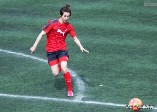 鹿晗解说欧洲杯决赛,鹿晗节目中表演花式颠球