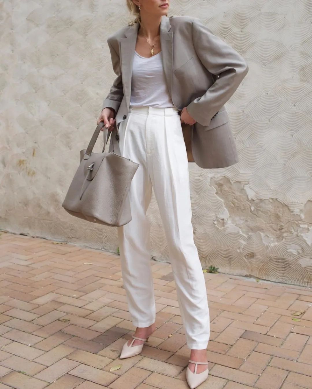 小白裤如此穿搭尽显高级感,夏季薄款纯白色八分小白裤女士