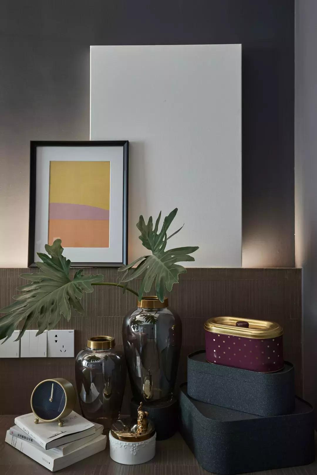 烟粉色的高级灰 (高级感十足的灰粉色)