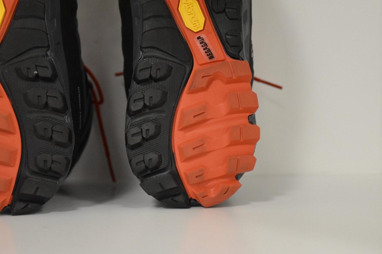 aku登山鞋属于什么档次,aku户外登山鞋