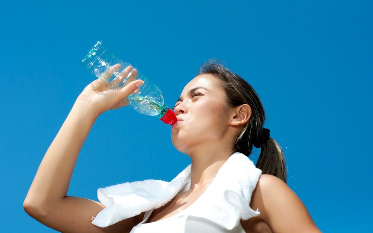 体内湿气重还能多喝水吗,湿气重的人能多喝茶吗