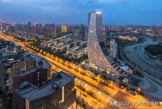 对标上海浦东新区,对标先进提速高质量发展