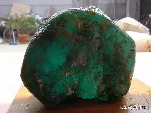 怎么捡到价值极高的石头,捡到一块石头价值千万