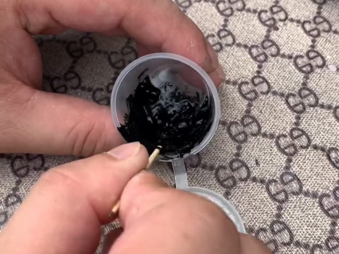 真皮衣掉皮修补方法如下,真皮衣破了大长口子怎么补