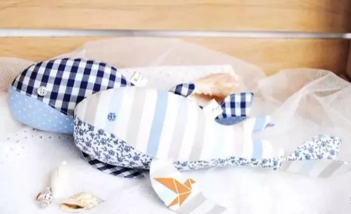 抱枕小鲸鱼,布艺花朵抱枕