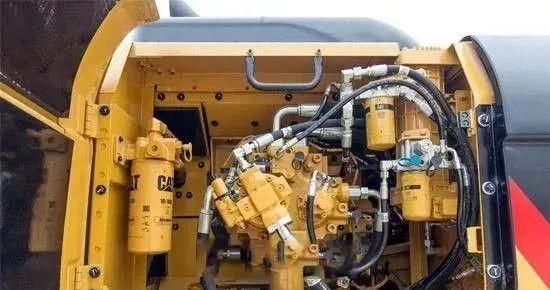 挖掘机冒黑烟严重怎么解决,挖掘机工作起来冒黑烟是怎么回事