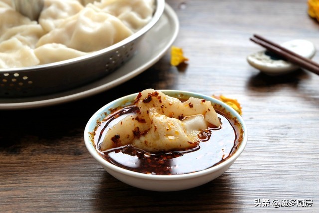 饺子什么馅最好吃现在这个季节,西红柿饺子馅这样调比肉饺子都香
