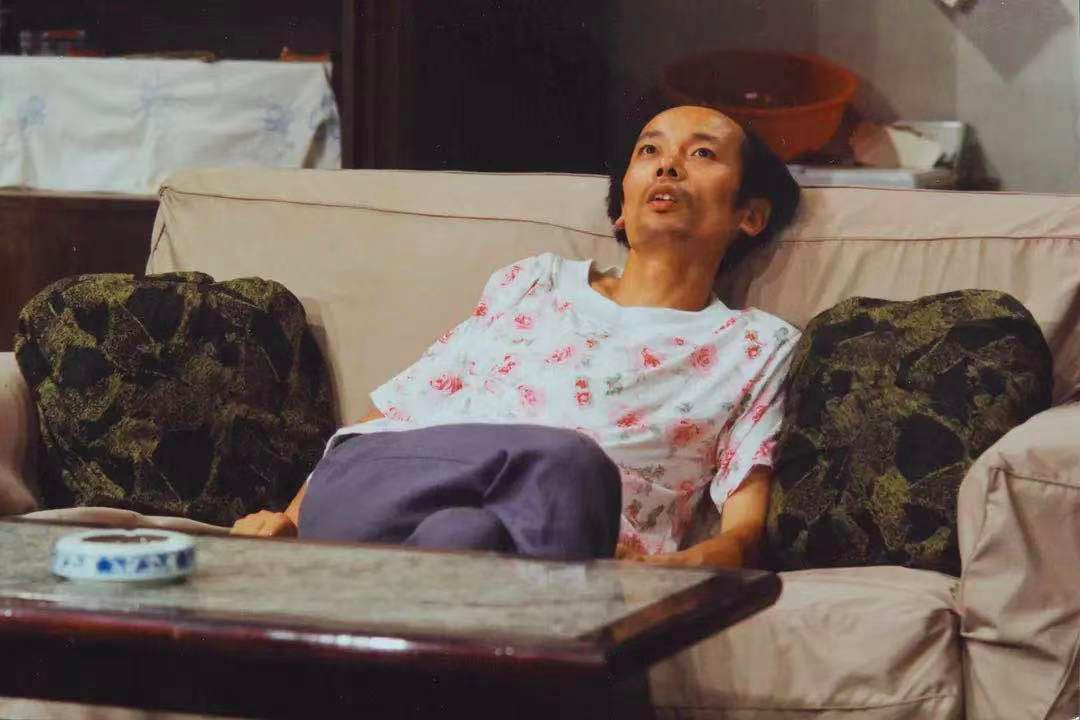 很多年轻人常年家里蹲,那些家里蹲的年轻人