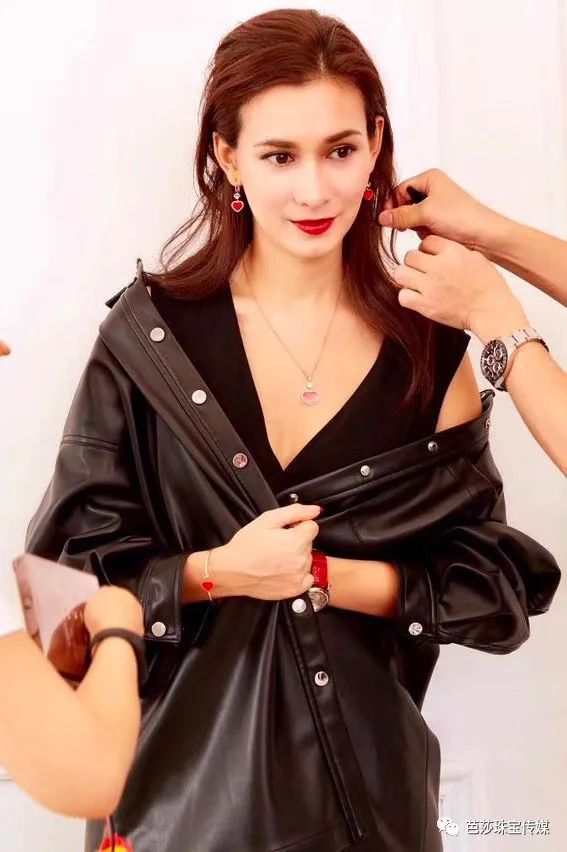 撞衫撞物尴尬瞬间,撞衫撞鞋子有点尴尬