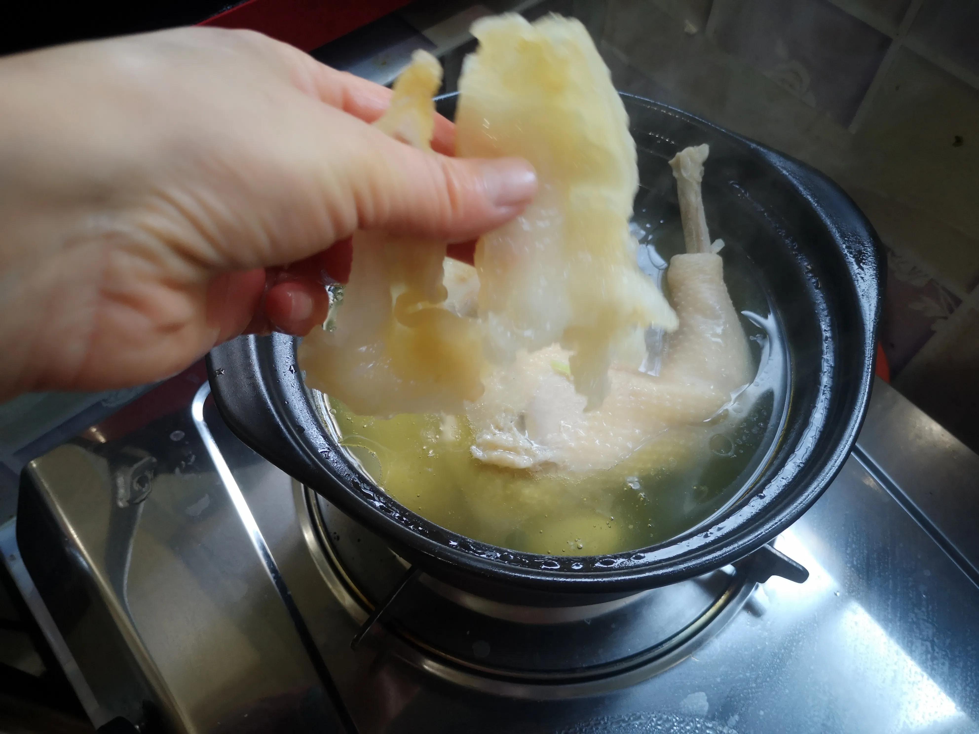 土鸡海参焖花胶,春节花胶海参鸡汤最佳做法