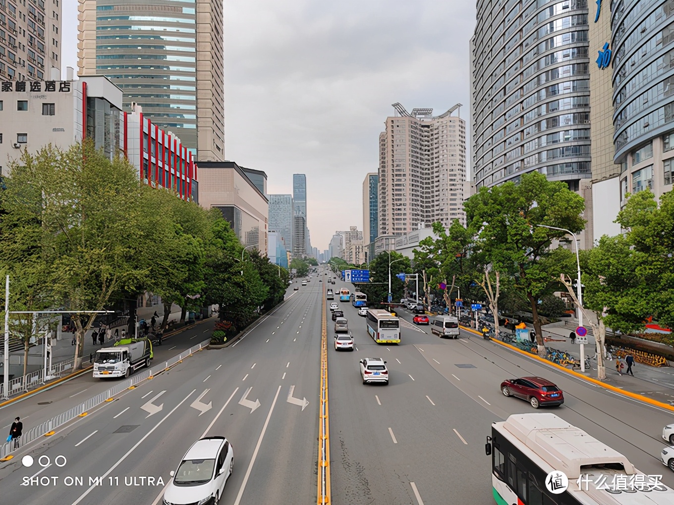 小米11ultra至尊版讲解,小米10至尊和小米11ultra拍照对比