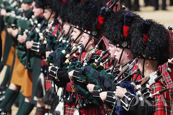 有一种“格子”叫“苏格兰风情”今年秋冬人手一件，女生们的最爱