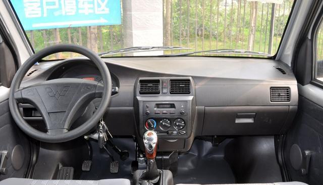 五菱宏光s动力怎么样视频,五菱荣光s和五菱宏光s哪个拉货好