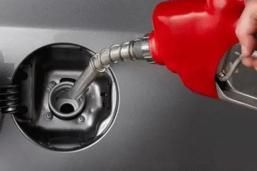 加油太满伤碳罐是真的吗,加油太满会有什么后果