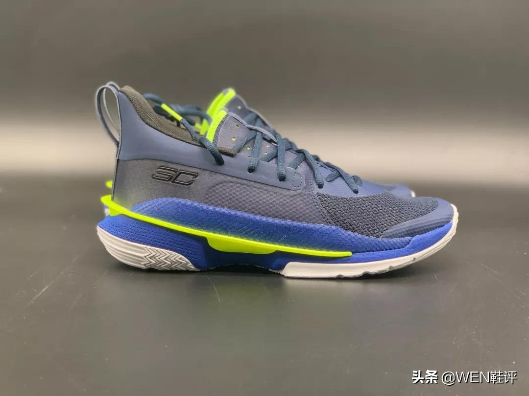 库里7库里上脚配色,库里7黑红上脚