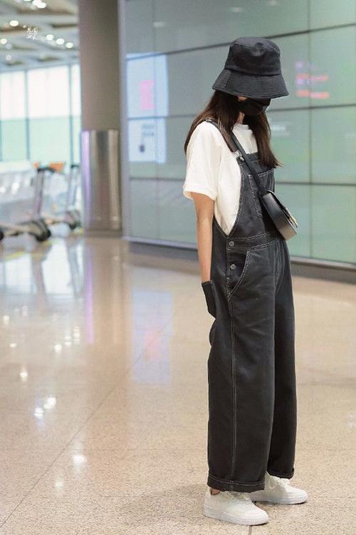 张小斐私服,张小斐黑礼服