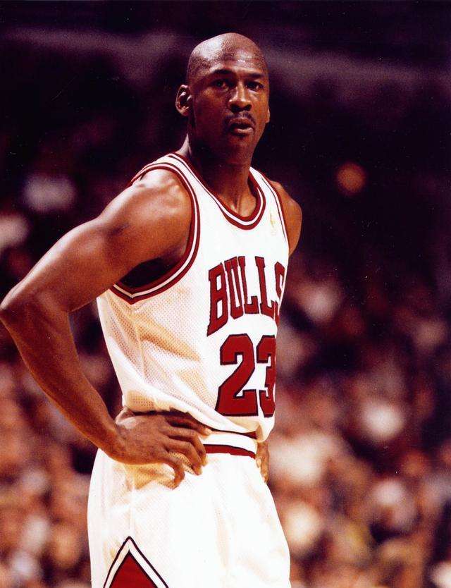 耐克当时续约乔丹的整个过程,耐克给出的最高的签约合同