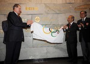 香港赛马持续百年，缘何经久不衰？