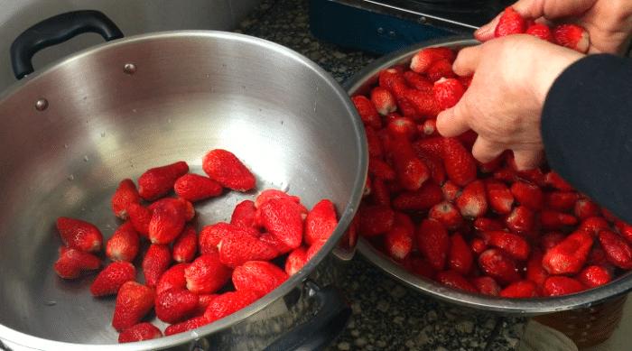 想吃草莓酱可以自己做,想吃草莓酱不用买在家就能做