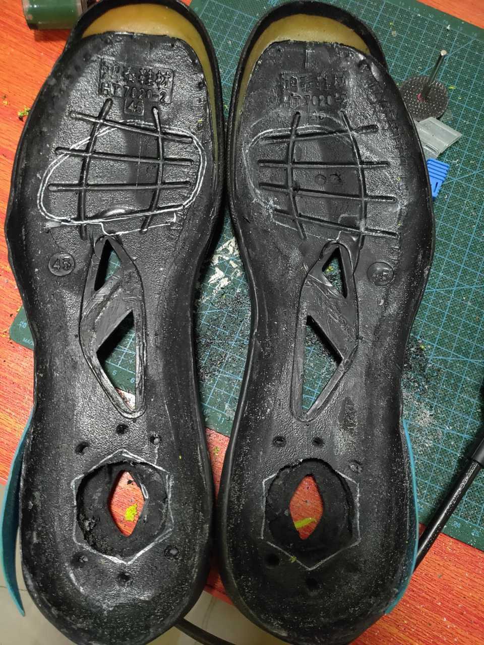 来了来了！你们要的羽毛球气垫球鞋改装教程来了