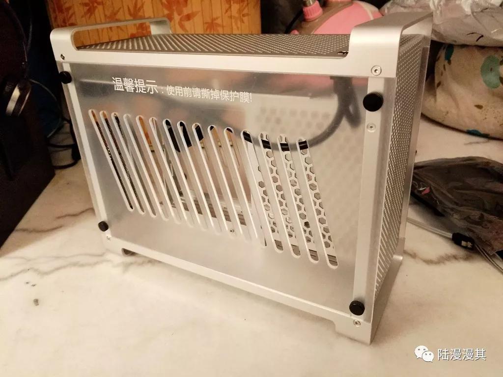 孤勇者mini机箱itx装机,240水冷itx机箱装机全过程