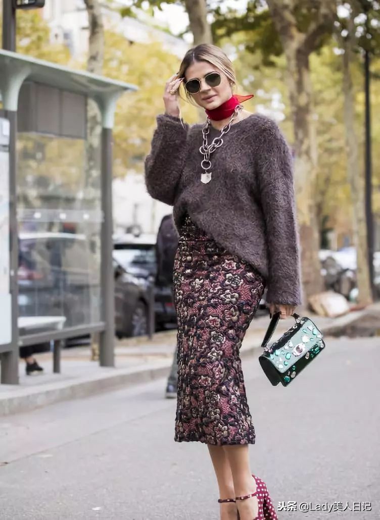 冬天戴出高级感的毛衣项链有几款,毛衣项链时尚款