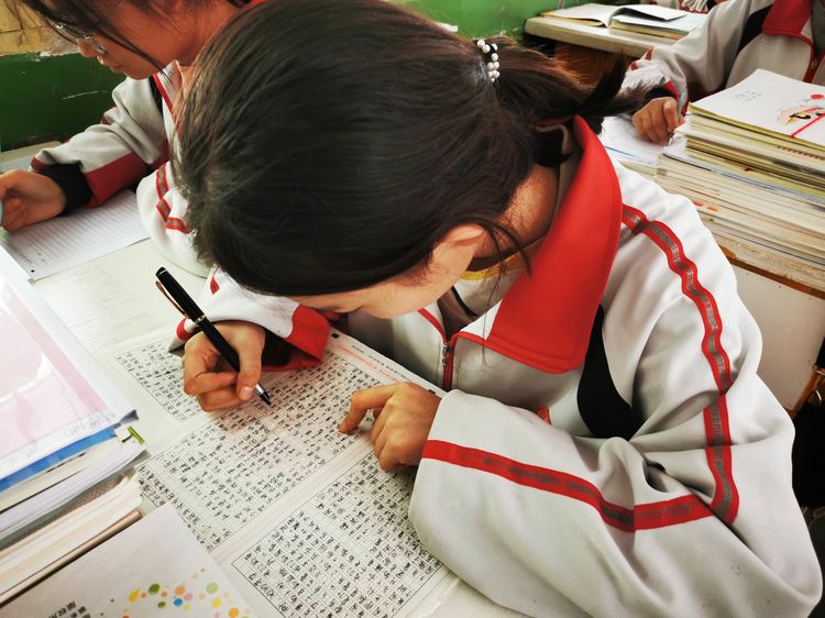 辉煌70年为家乡点赞征文,爱党爱国爱家70年成就征文比赛