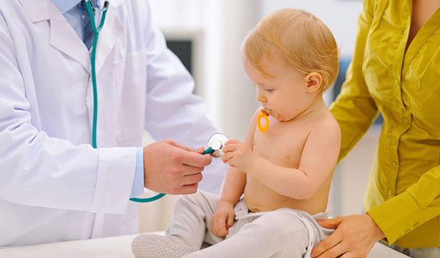 发现孩子异常别耽误及时治疗,宝宝有轻微症状要及时吃药吗