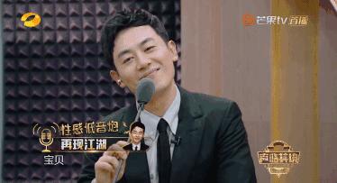 女子冒雨送饭被老公撑伞,女子冒雨送饭见丈夫撑伞