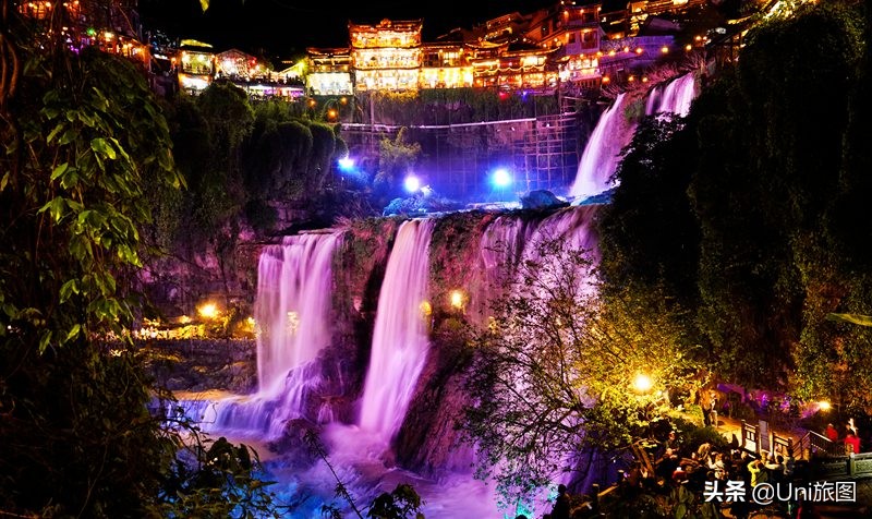 芙蓉镇挂在瀑布上的千年古镇,芙蓉镇是挂在瀑布上的古镇