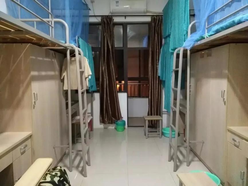 三室一厅，复合式景观房，临近地铁！南京这所双一流高校宿舍超豪华！