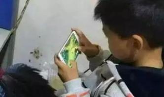 孩子憋不住该怎么办,孩子憋在屋里不出来怎么解决