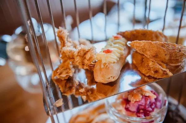 有璟阁是成龙开的吗,有璟阁港式餐厅是成龙吗