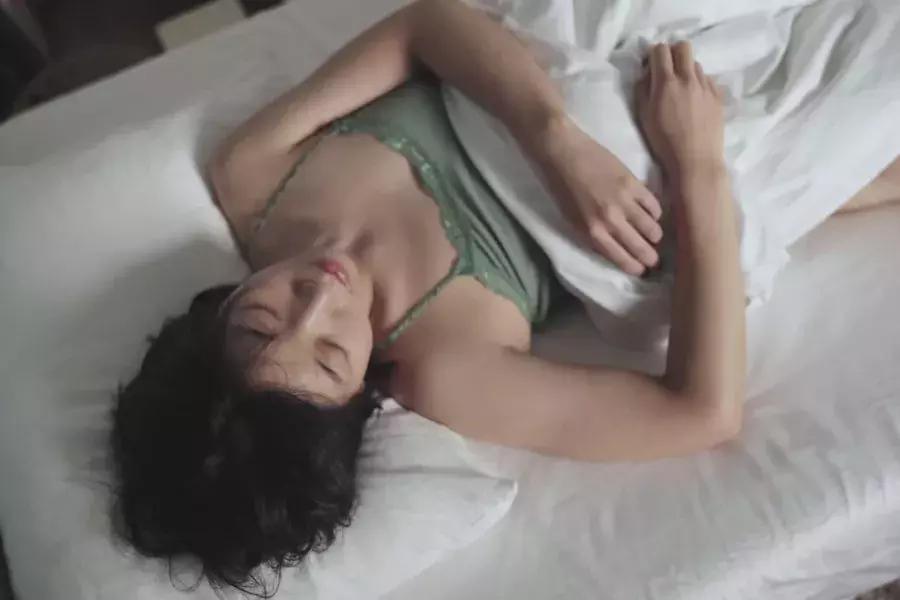 不打麻醉的女人剖腹产,女生不打麻药穿刺痛哭