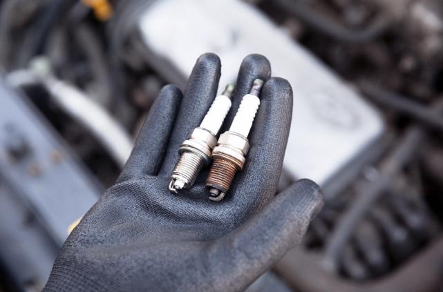 开车期间电瓶亏电打不着火,开车亏电打不着火怎么办