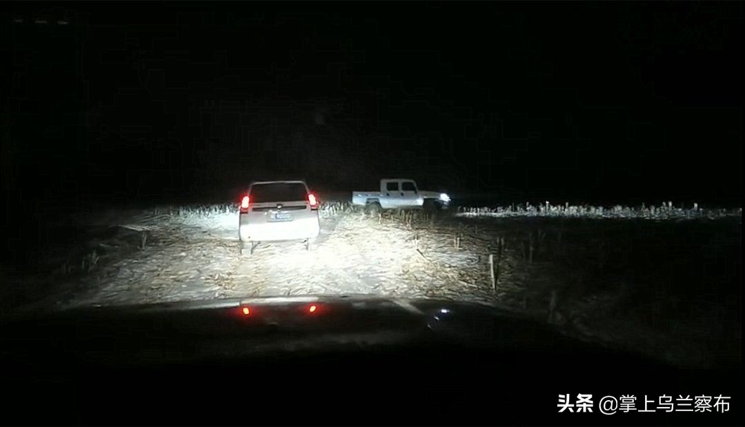 内蒙古通信行业突击小分队雪原急驰10小时帮助学生解决信号问题