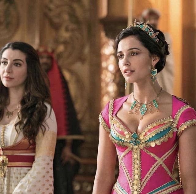 威尔史密斯阿拉丁变成人,阿拉丁神灯里的阿拉丁神灯