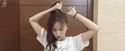 戚薇许嵩最新视频,戚薇现身许嵩演唱会全程抢热搜