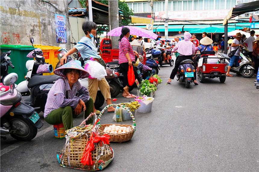 北海旅游，鲜榨果汁6块深海鲍鱼1.2元，东北大哥为何在此居住30年
