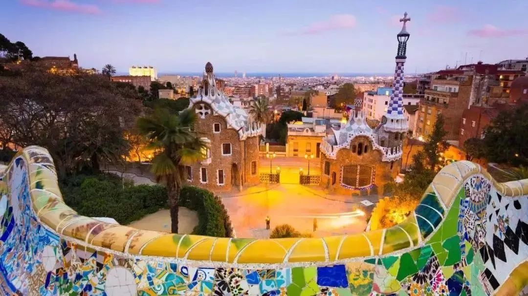 巴塞罗那72小时:住进高迪的幻梦世界