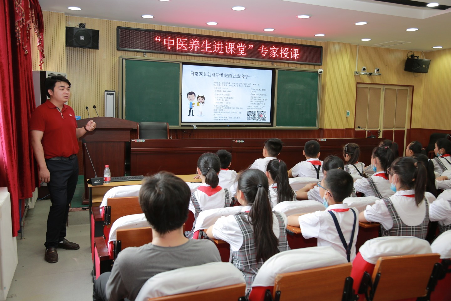 感受穴位神奇、播种中医本草，辉县这个学校的儿童节充满“药香味”